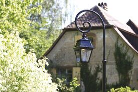 Gartenleuchte am Bischofsstab aus Aluminium oder Messing – Avenue 2 Nr. 8 | Roger Pradier